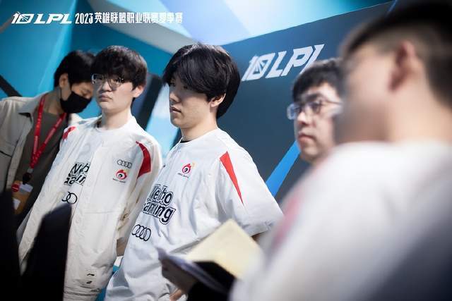 也展示了中 也展示了中